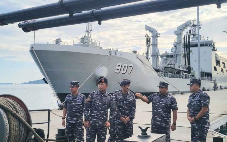 Pangkoarmada RI saat pengecekan di lanal Ranai