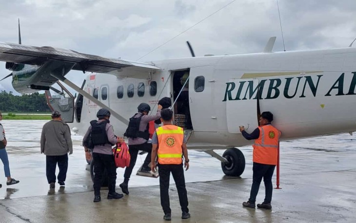 Pemberangkatan dokter dan paramedis satgas damai Cartenz 