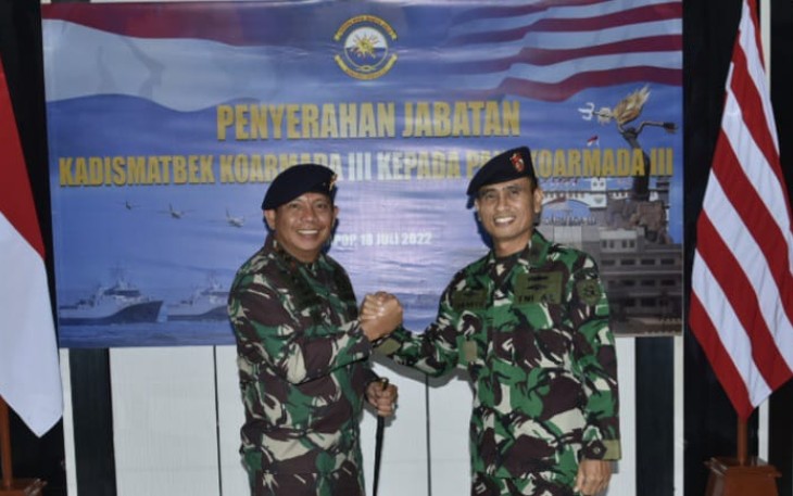 Pangkoarmada III foto bersama saat penyerahan jabatan Kadismatbek Koarmada III 