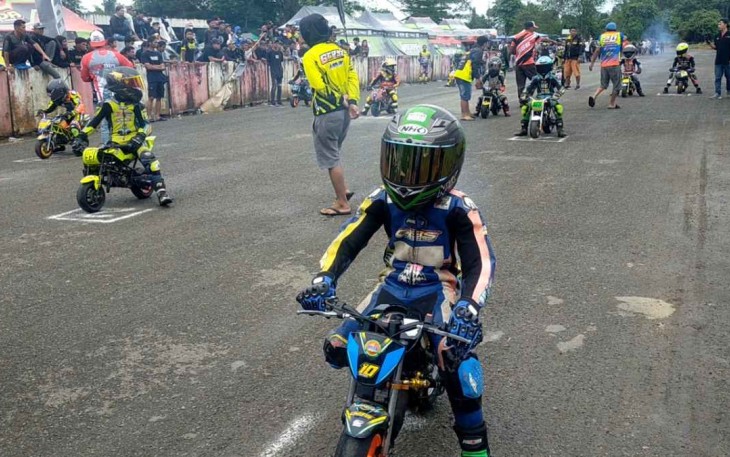 Aksi putra kembar prajurit dalam ajang Mini GP