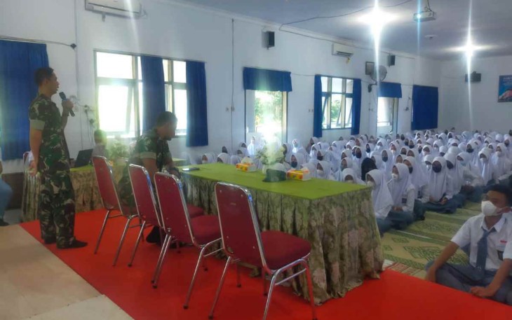 Tanamkan bela negara dan wasbang siswa SMA 1 Pacitan 