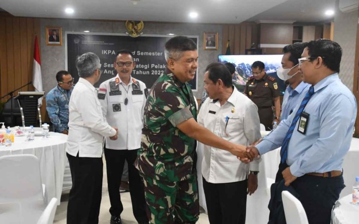 Danrem 142/Tatag saat di Kejaksaan Tinggi Sulbar