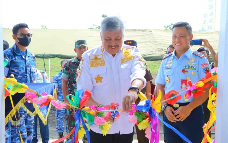 Danlanud Sultan Hasanuddin bersama Bupati Pinrang saat membuka Festival Dirgantara Bumi Lasinrang 2022