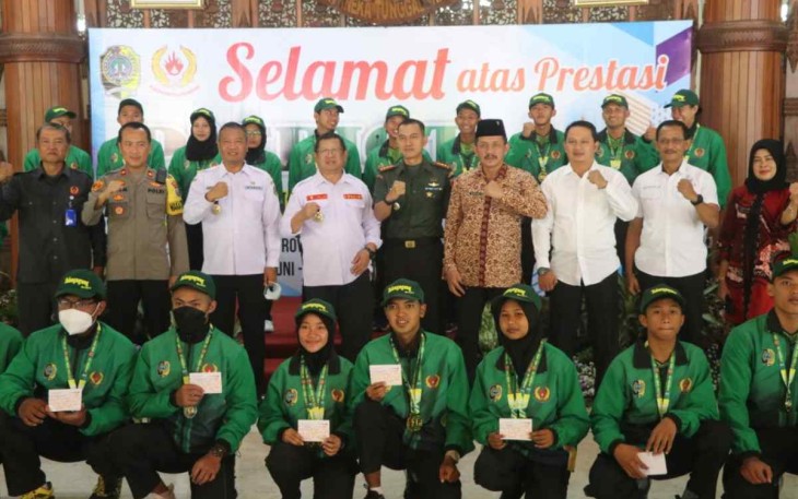 Dandim Tulungagung foto bersama kontingen atlet Porprov Jatim VII