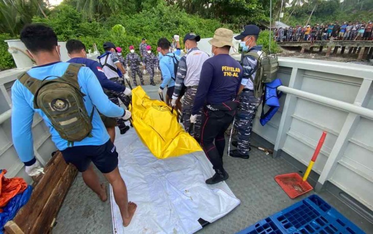 Guspurla Koarmada III saat pencarian korban kapal tenggelam 
