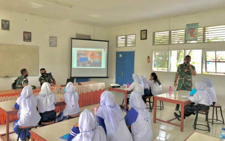 Sosialisasi bahaya narkoba di sekolah Angkasa