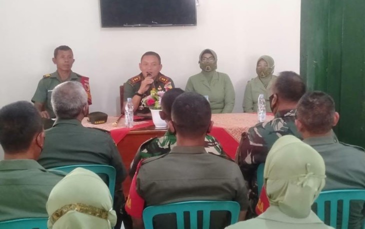 Dandim Madiun saat memberikan arahan di Koramil 07/Kare