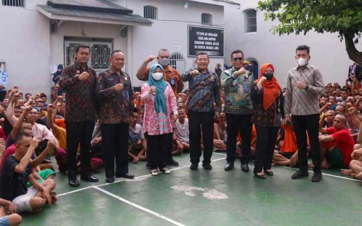 Inspektur Wilayah 1 saat menemui warga binaan lapas kelas IIB Rangkasbitung 