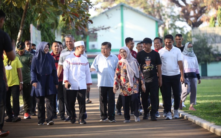 Pangdam dampingi mantan Wapres jalan santai  