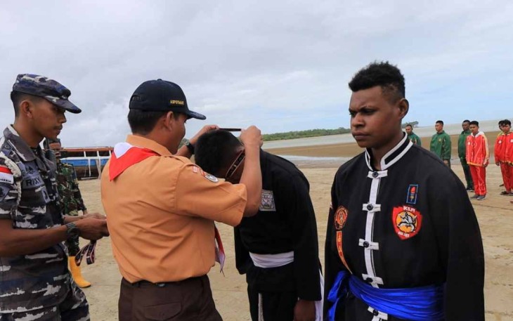 Danlantamal XI saat pengukuhan saka bahari