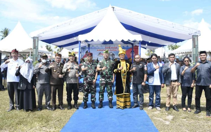 Danrem 143/HO saat foto bersama jajaran Forkopimda Buton