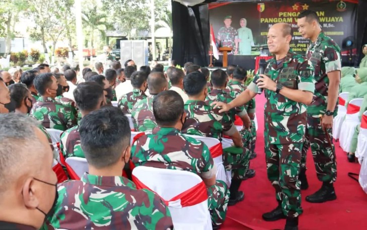 Pangdam V/Btw saat memotivasi prajuritnya di Kodim 0806/Trenggalek 