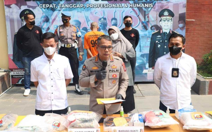 Kabid Humas Polda Banten saat memberikan keterangan pers pengungkapan kasus penemuan mayat di TPS