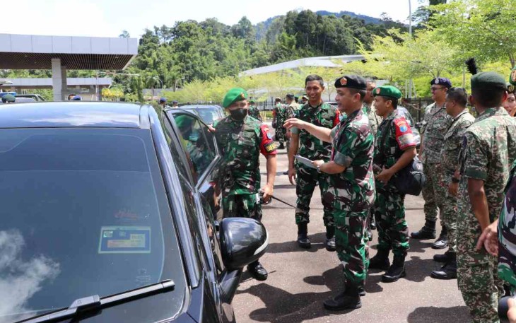 Dansatgas Yonif 645/Gty saat kunjungan di Kuching Sarawak Malaysia 
