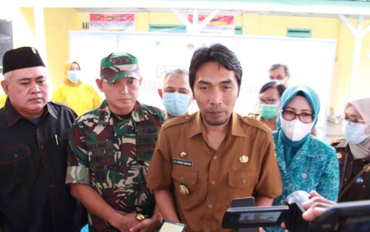 Dandim saat mendampingi Bupati Madiun memberikan keterangan pers 
