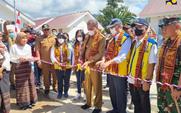 Bupati Flores Timur saat peresmian dan serah terima huntap