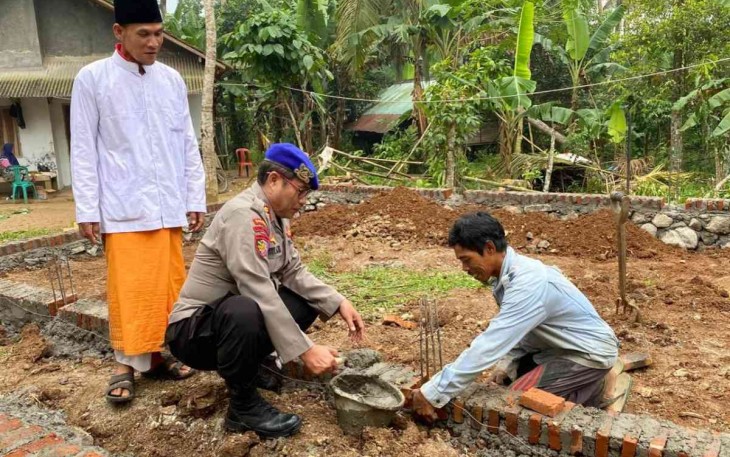 Wadirpolairud saat letakan batu pertama pembangunan