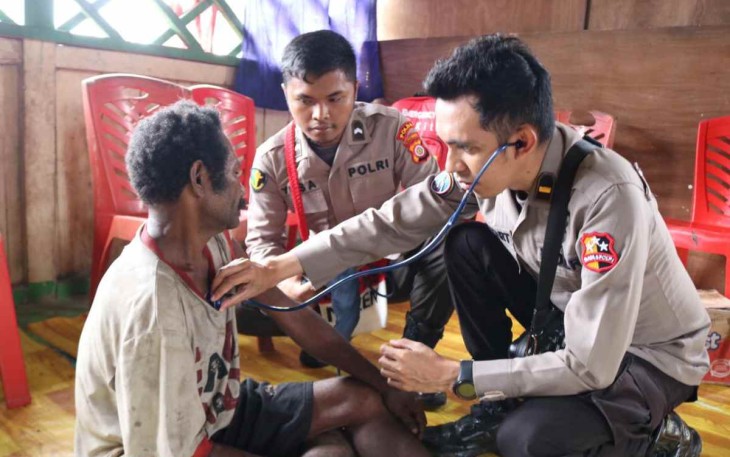 Pengobatan gratis warga Kenyam
