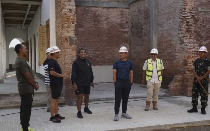 Pangdam V Brw saat mengunjungi benteng Vanden Bosh