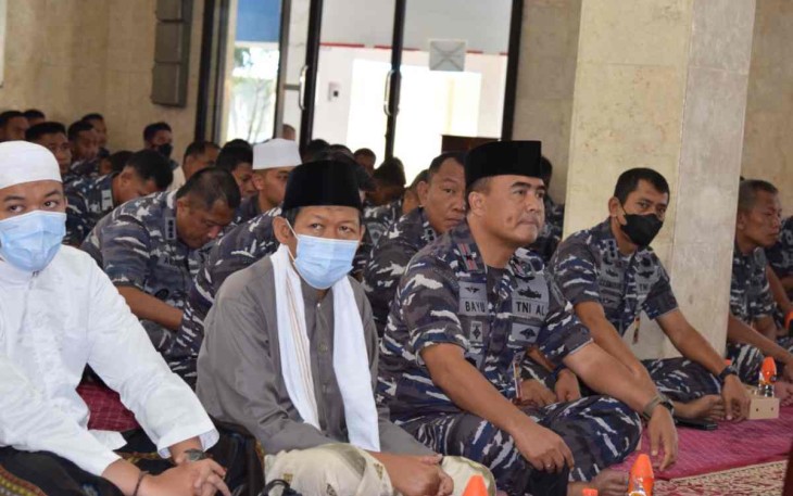 Danpuspenerbal saat peringati tahun baru Islam di masjid Syuhada Lanudal Juanda