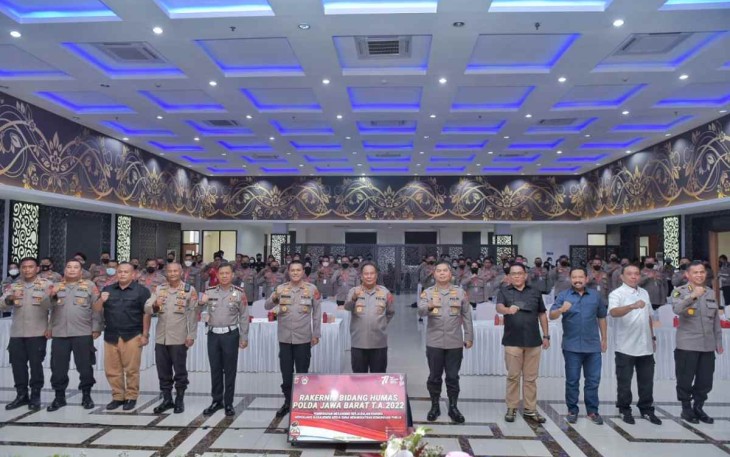 Foto bersama Rakernis Humas Polda Jabar
