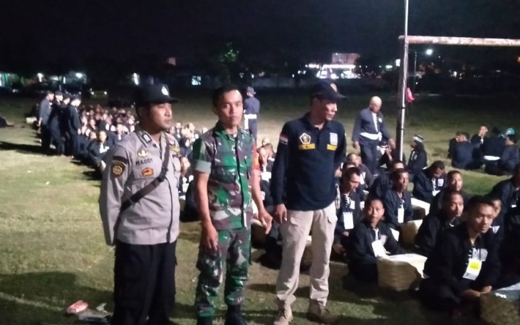 Sertu Sumadi dalam kegiatan PHST di desa Mantingan