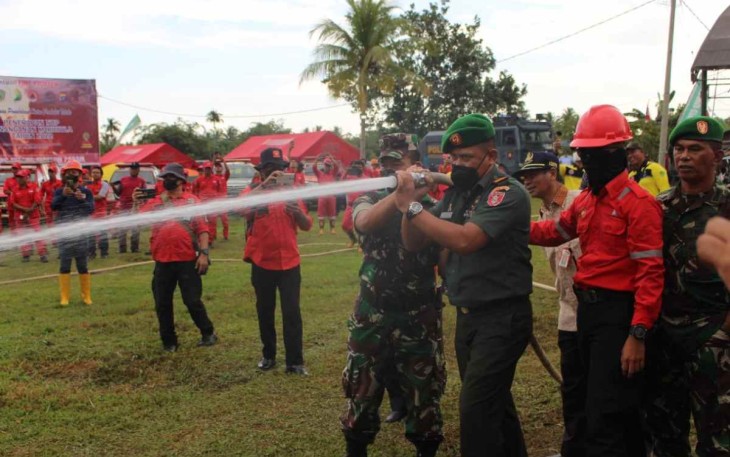 Serda Heri saat mengikuti simulasi pemadaman karhutla