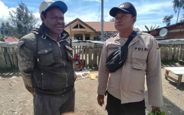 Jalin komunikasi intensif bersama tokoh agama di kampung Hitadipa Kabupaten Intan Jaya