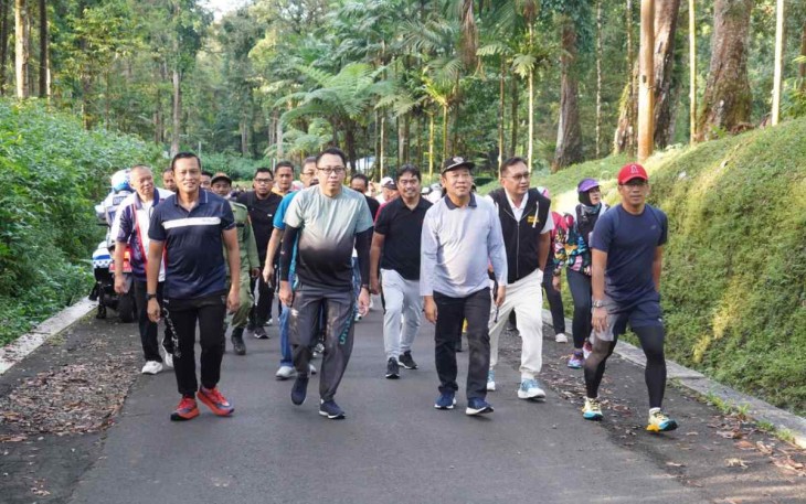 Danrem 071 saat jalan bareng bersama Forkopimda Banyumas dan Cilacap di kawasan wisata Baturaden