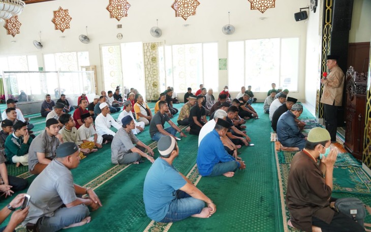 Pangdam  XIV saat memberikan tausiah di Masjid Haji Fajar Rahmah