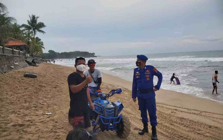 Humanis dan edukatif himbauan personel Ditpolairud Polda Banten saat menyambangi pengunjung panti