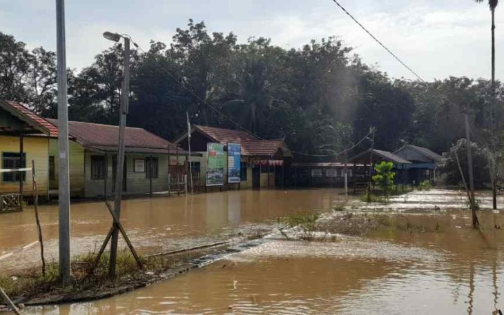 Meluapnya sungai Katingan sejumlah desa di kabupaten Katingan terendam banjir