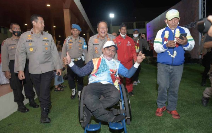 Kapolda Jabar Irjen Pol Drs Suntana saat menjemput atlet paralympic di Bandung