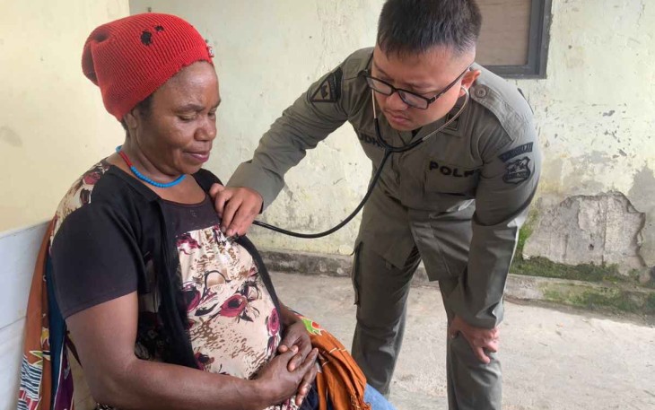 Pengobatan gratis satgas damai Cartenz di wilayah Nduga