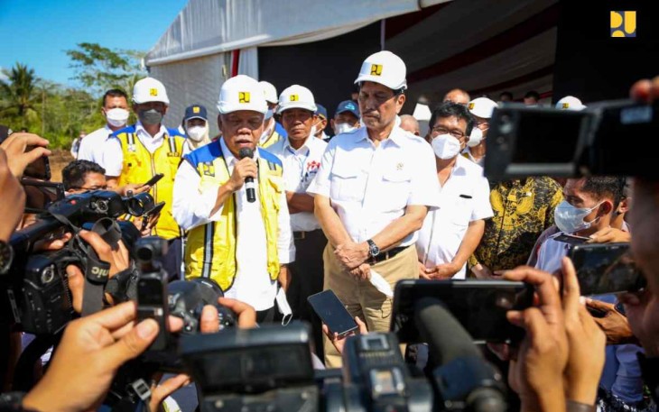 Menteri Basuki saat memberikan keterangan pers usai groundbreaking 