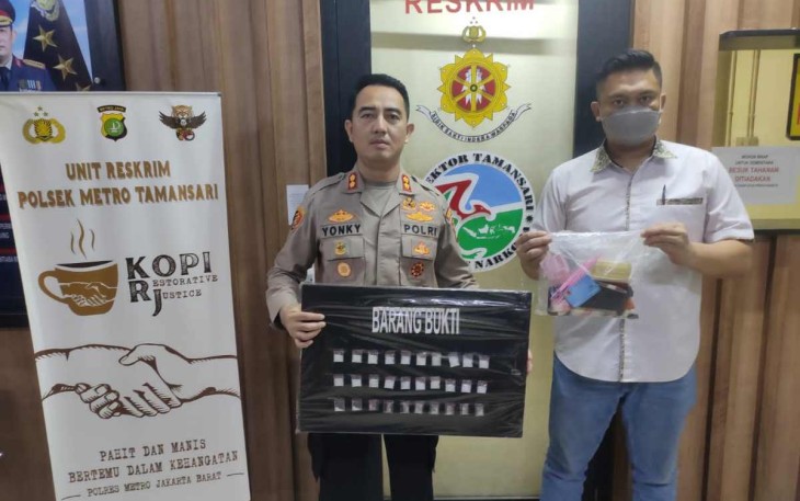 Kapolsek Metro Taman Sari AKBP Yonky Dilatha saat memberikan keterangan pers 