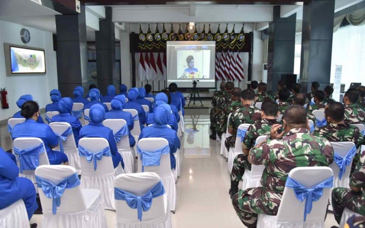 Jajaran Koarmada III saat menerima arahan Pembina Utama dan Ketua Umum Jalasenastri secara virtual 