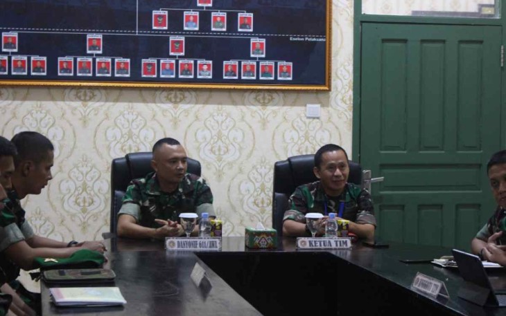 Danyonif 611/Awang Long Letkol Inf Hendra Mirza saat menerima kedatangan tim Wasrik Current Audit Tahap II TW III TA. 2022