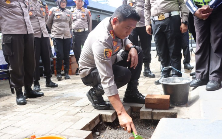 Kapolrestabes Makassar meresmikan pembangunan masjid dan tugu 