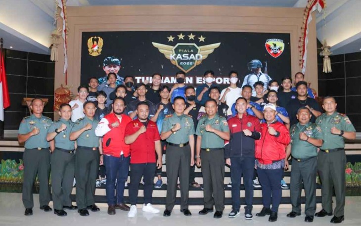 Swafoto Pangdam Udayana bersama peserta E-Sport Piala Kasad
