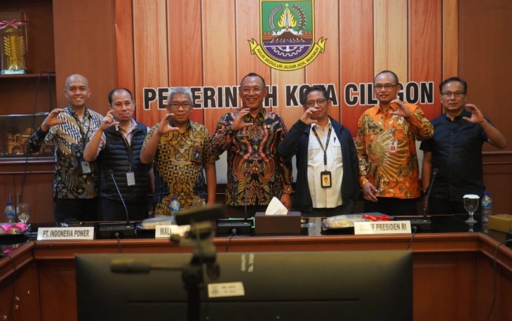 Swafoto Walikota Cilegon bersama Staf Presiden RI 