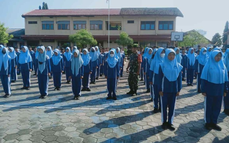 Pelajar SMPN 01 Geneng saat menerima pembekalan wawasan kebangsaan
