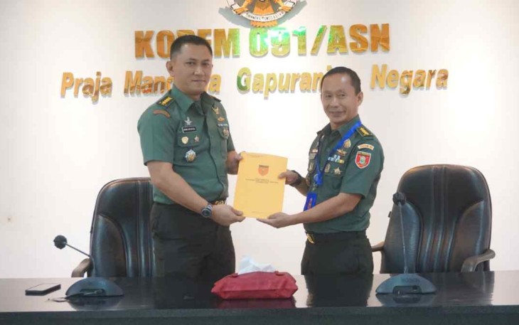 Danrem 091/ASN Brigjen TNI Dendi Suryadi saat menerima hasil tim Wasrik Itdam VI/Mlw