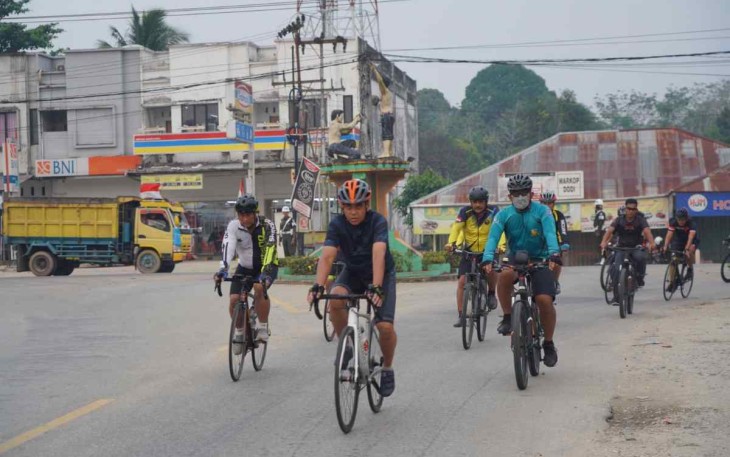 Gowes bersama keluarga besar Korem 121/Abw