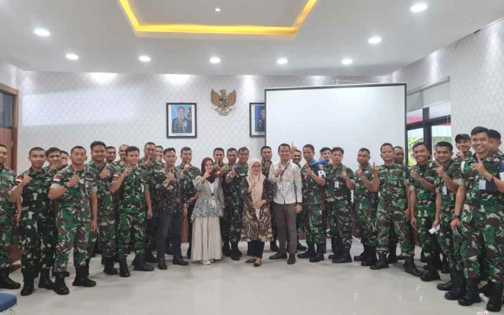 Prajurit Lanud Mus foto bersama usai sosialisasi perbankan syariah 