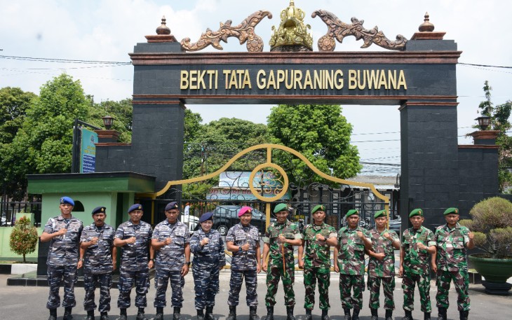 Kunjungan silaturahmi Danlanal Semarang di Korem 073/Mkt