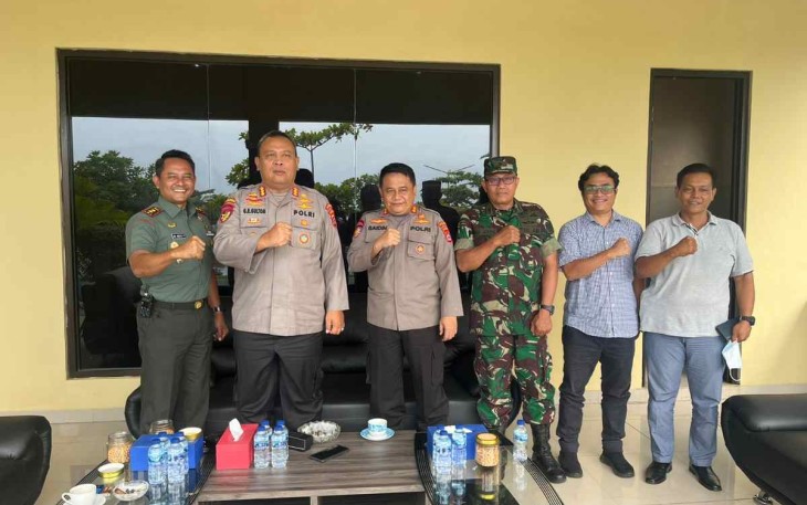 Dirpolairud Polda Banten Kombes Giuseppe Reinhard Gultom foto bersama Dandim 0623/Cilegon dan jajaran 