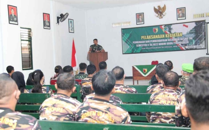 Dandim 0806/Trenggalek saat memberikan pengarahan 