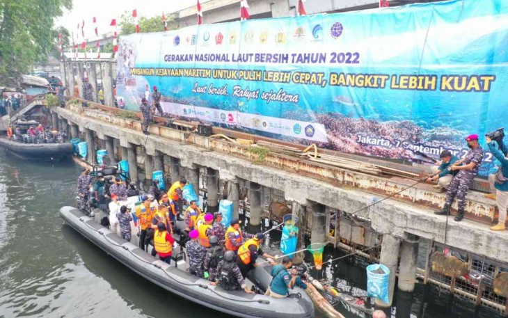 Gerakan nasional laut bersih TNI AL