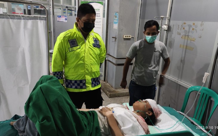 Korban lakalantas menjalani perawatan medis